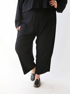 Relaxed Wide-Leg Black Pants for Women